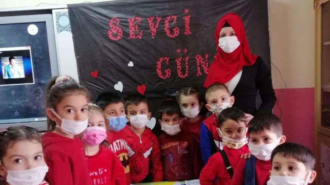 Seyitaliler Atatürk İlkokulu Anasınıfında Sevgi gününü kutladık.